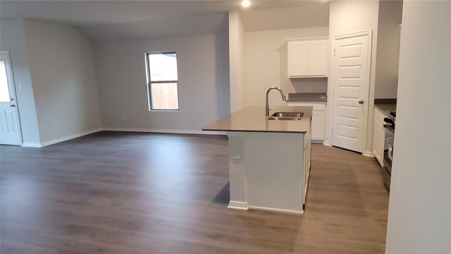 556 Meadow Run Drive, Van Alstyne, TX 75495