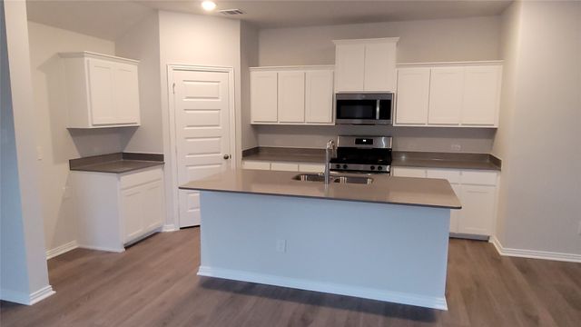 556 Meadow Run Drive, Van Alstyne, TX 75495