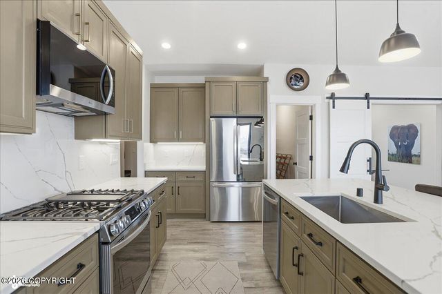 6644 E Gateway Drive, Wasilla, AK 99654