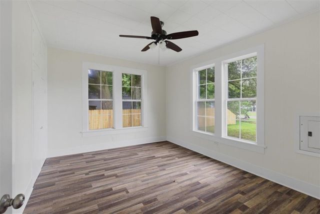 305 S Storer Ave Avenue, Iowa, LA 70647