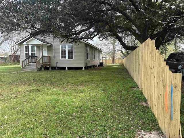 305 S Storer Ave Avenue, Iowa, LA 70647