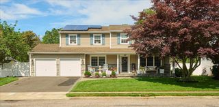326 Singingwood Drive, Holbrook, NY 11741