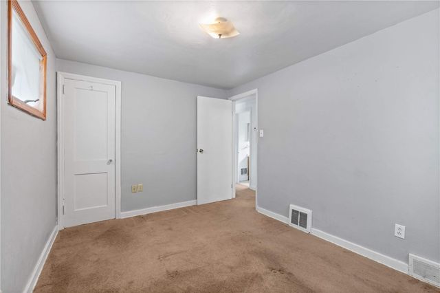402 Oakhurst Ave, N Versailles, PA 15137