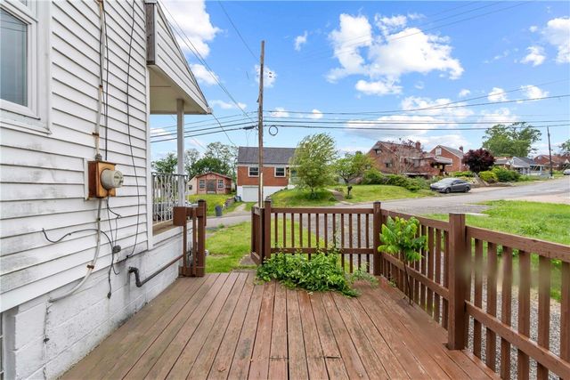 402 Oakhurst Ave, N Versailles, PA 15137