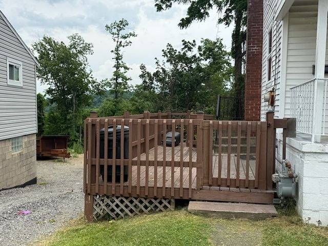402 Oakhurst Ave, N Versailles, PA 15137
