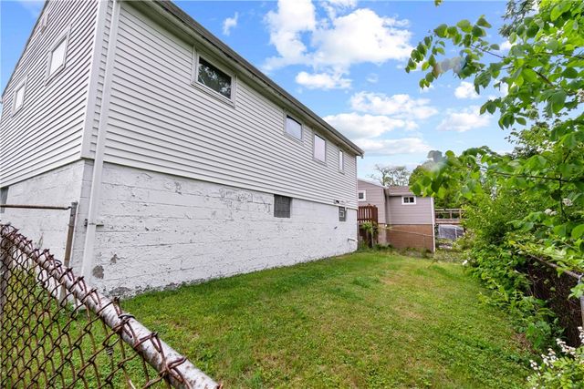 402 Oakhurst Ave, N Versailles, PA 15137