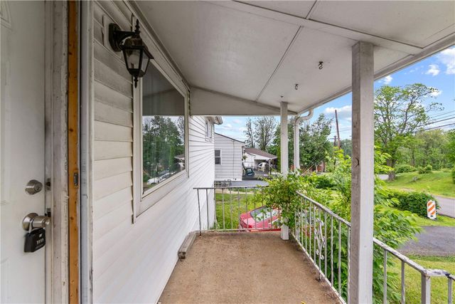 402 Oakhurst Ave, N Versailles, PA 15137