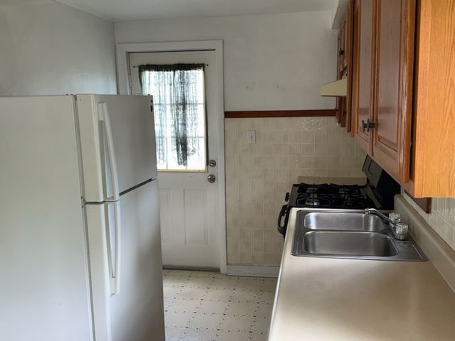 402 Oakhurst Ave, N Versailles, PA 15137