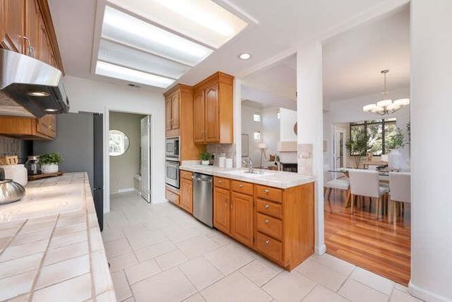 808 Lakeshore Drive, Redwood Shores, CA 94065