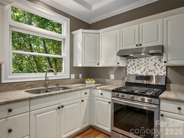 177 Skyview Circle, Asheville, NC 28804