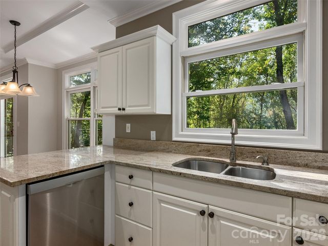 177 Skyview Circle, Asheville, NC 28804