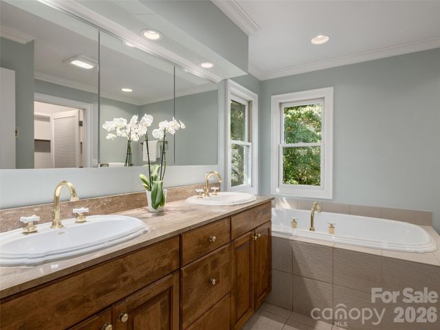 177 Skyview Circle, Asheville, NC 28804