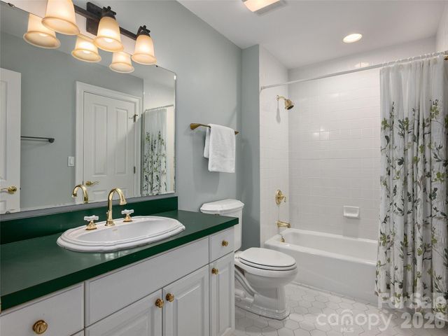 177 Skyview Circle, Asheville, NC 28804
