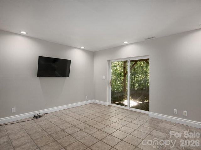 177 Skyview Circle, Asheville, NC 28804