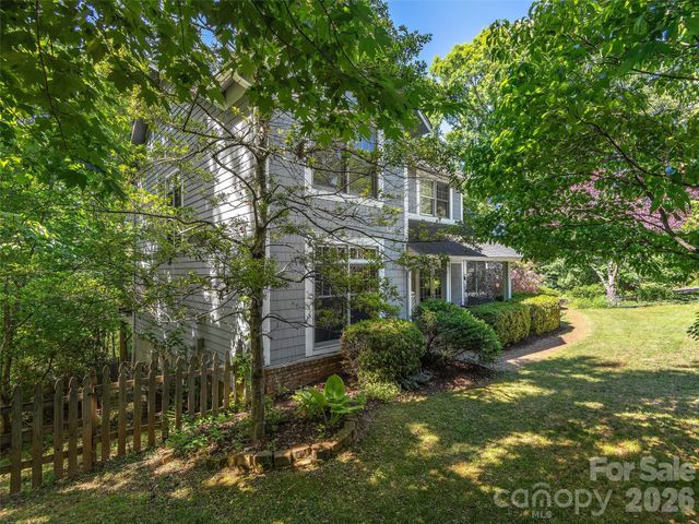 177 Skyview Circle, Asheville, NC 28804