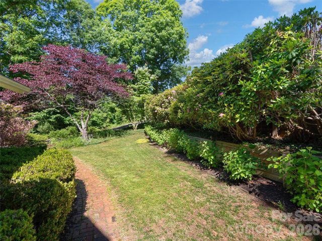 177 Skyview Circle, Asheville, NC 28804