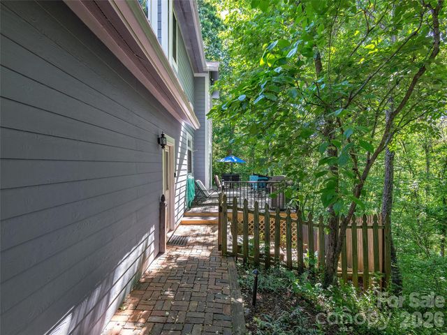 177 Skyview Circle, Asheville, NC 28804