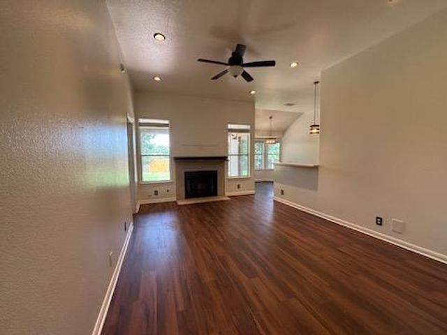 322 Meadowside DR, Hutto, TX 78634