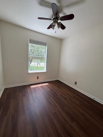 322 Meadowside DR, Hutto, TX 78634