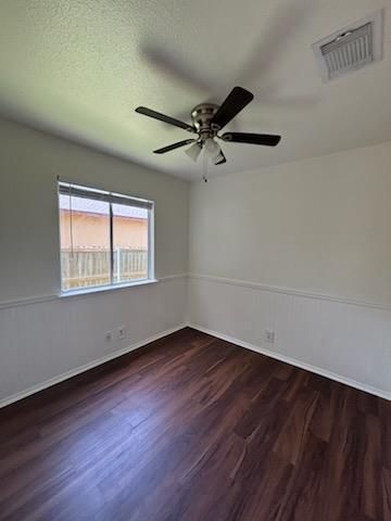 322 Meadowside DR, Hutto, TX 78634