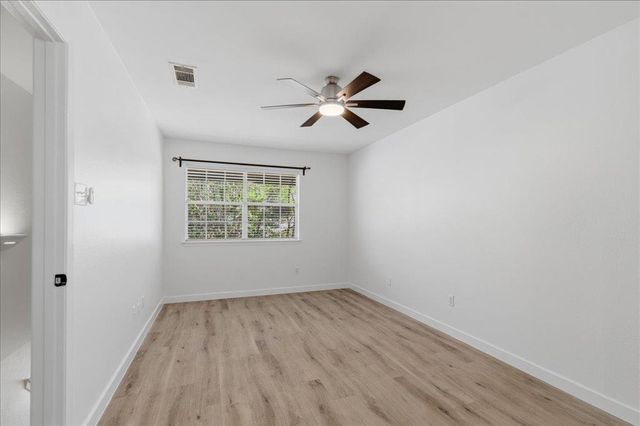 1015 E Yager LN 18, Austin, TX 78753