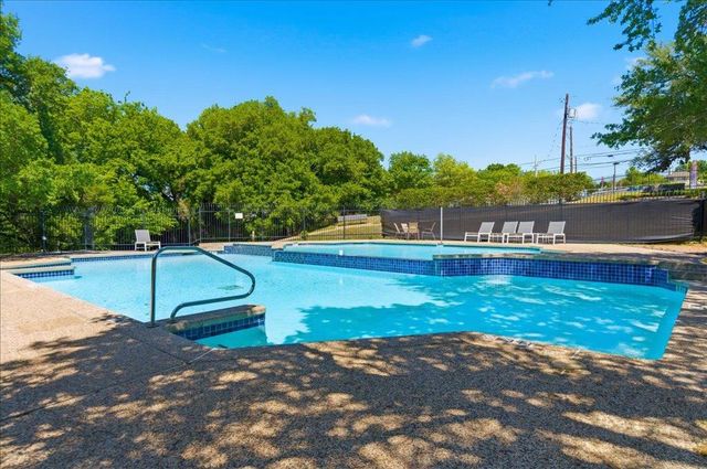 1015 E Yager LN 18, Austin, TX 78753