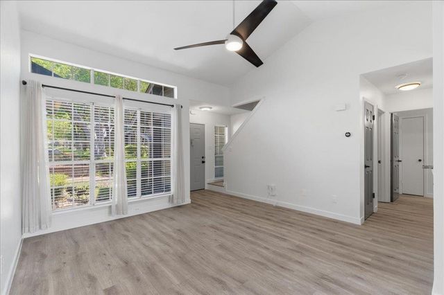 1015 E Yager LN 18, Austin, TX 78753