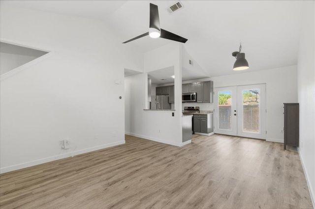 1015 E Yager LN 18, Austin, TX 78753