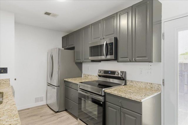 1015 E Yager LN 18, Austin, TX 78753