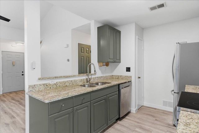 1015 E Yager LN 18, Austin, TX 78753