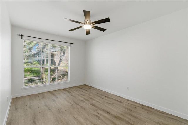 1015 E Yager LN 18, Austin, TX 78753