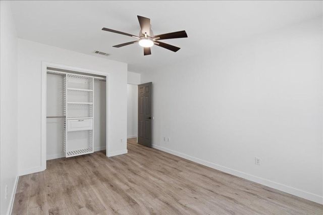 1015 E Yager LN 18, Austin, TX 78753