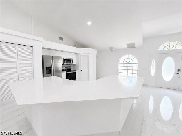 119 Plantation CIR, Naples, FL 34104