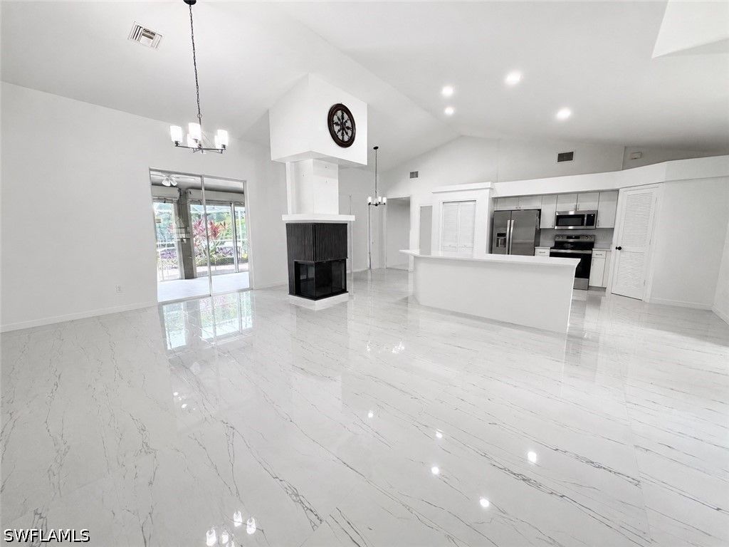 119 Plantation CIR, Naples, FL 34104