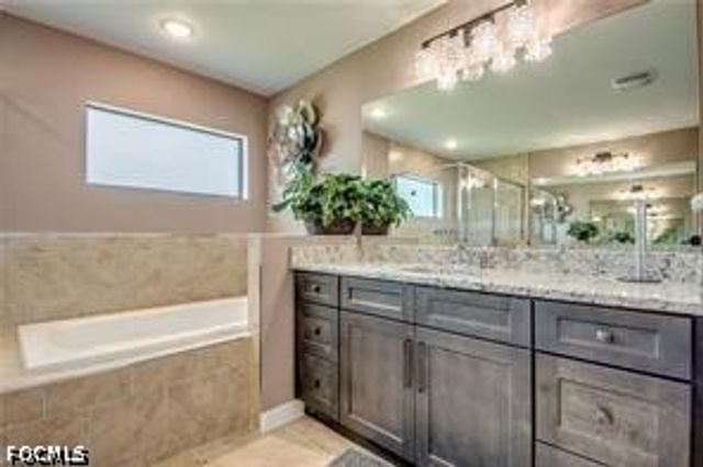 1042 NW 32nd PL, Cape Coral, FL 33993