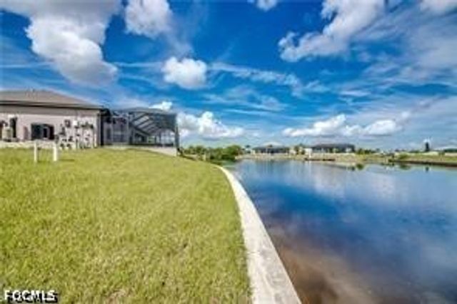 1042 NW 32nd PL, Cape Coral, FL 33993