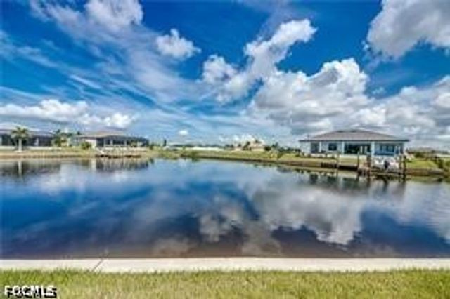 1042 NW 32nd PL, Cape Coral, FL 33993