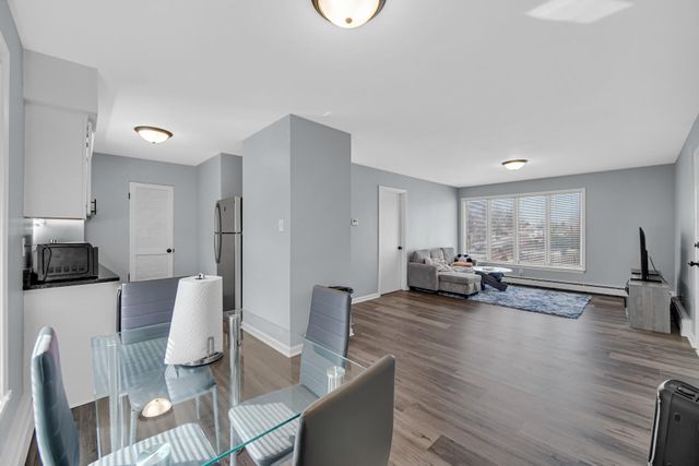 1104 169th Street, Hammond, IN 46324