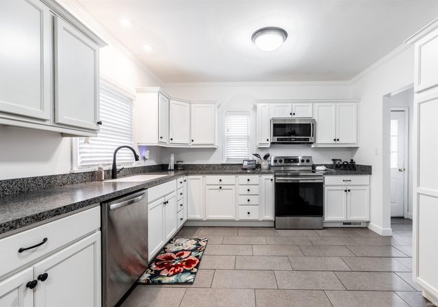118 S Peerless Road, Evansville, IN 47712