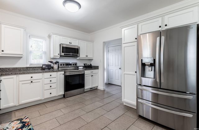 118 S Peerless Road, Evansville, IN 47712
