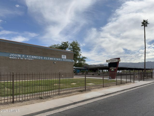 6826 S 8TH Street, Phoenix, AZ 85042