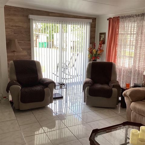 8550 SW 22nd St, Davie, FL 33324