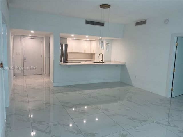 1800 N Bayshore Dr 614, Miami, FL 33132