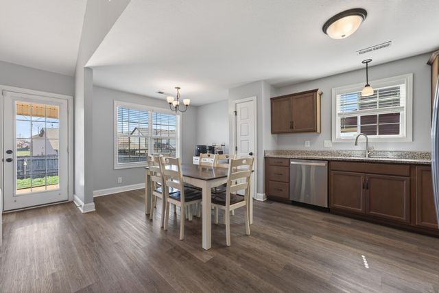 239 Dugger Dr, Clarksville, TN 37042