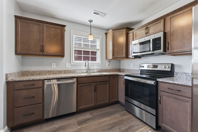 239 Dugger Dr, Clarksville, TN 37042