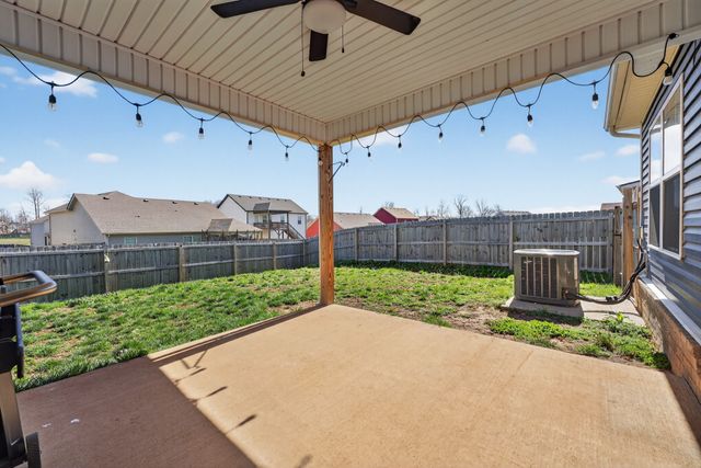 239 Dugger Dr, Clarksville, TN 37042