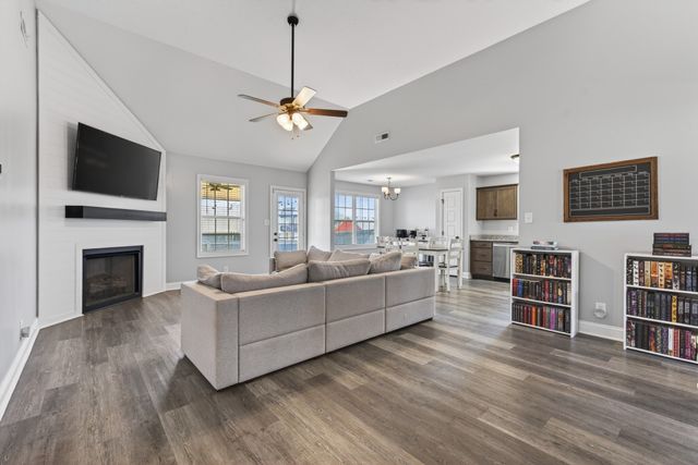 239 Dugger Dr, Clarksville, TN 37042