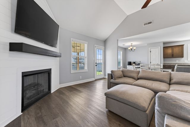 239 Dugger Dr, Clarksville, TN 37042