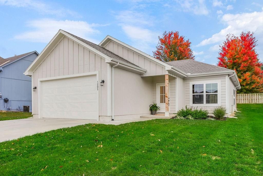 1205 N 4th Street E, Louisburg, KS 66053