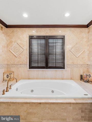 9 LANSBROOK CT, Sewell, NJ 08080